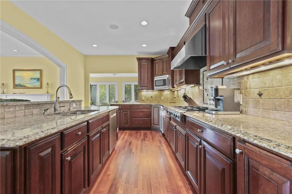 5604 Sherwood Ave - Photo 3 of 41