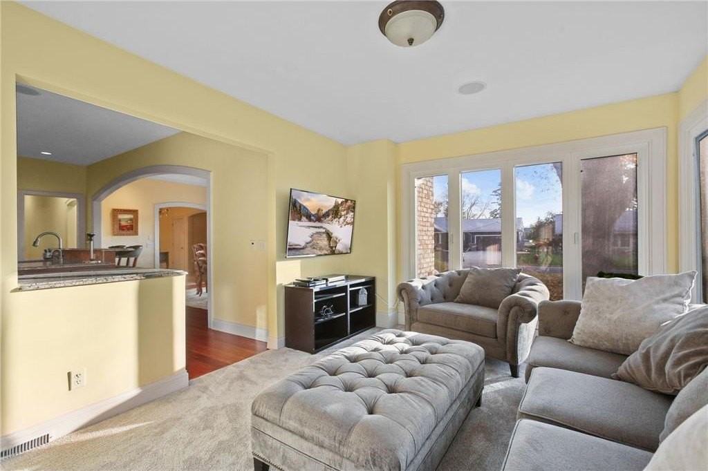 5604 Sherwood Ave - Photo 4 of 41