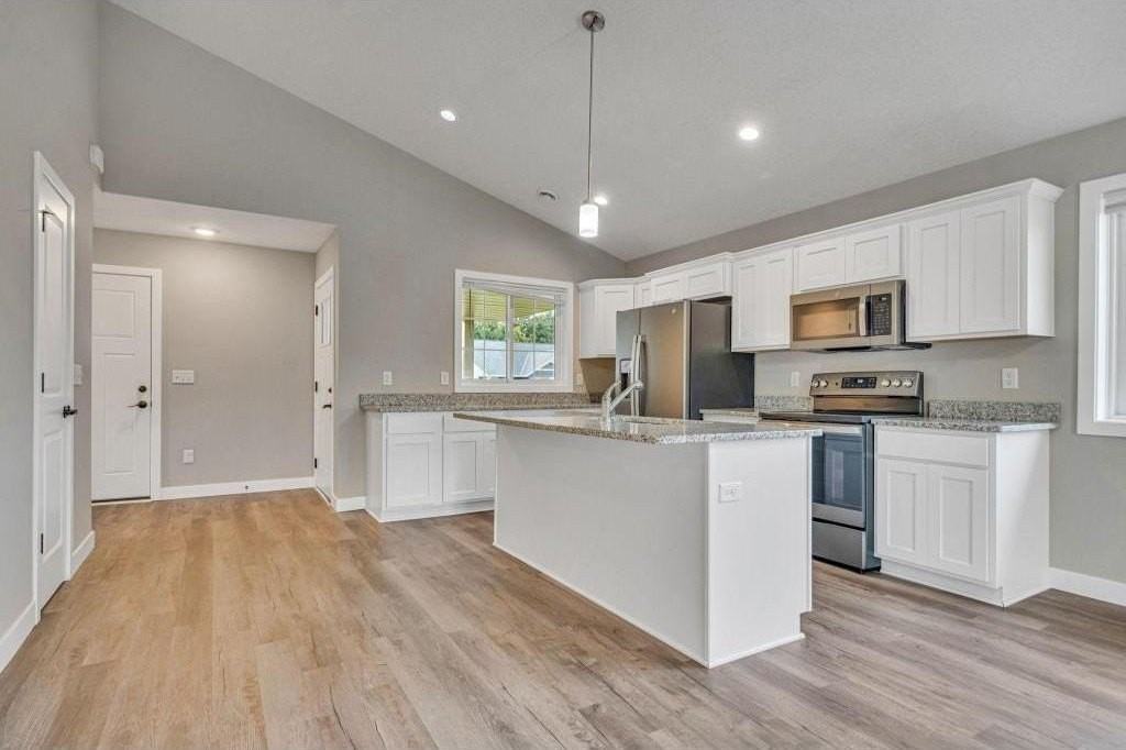 722 Hilltop Ln - Photo 5 of 28