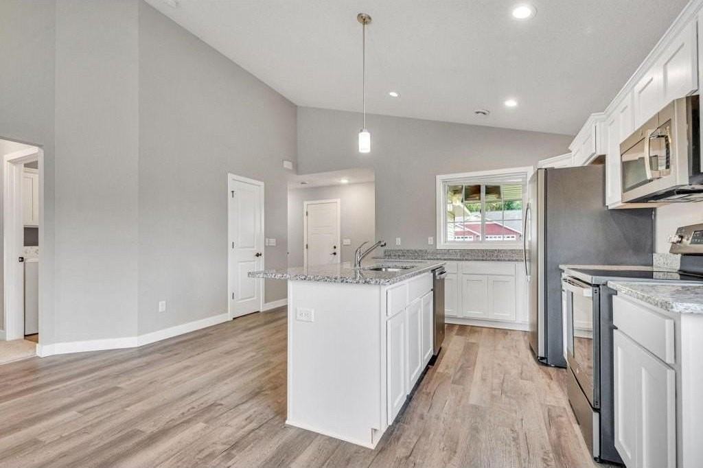 722 Hilltop Ln - Photo 7 of 28