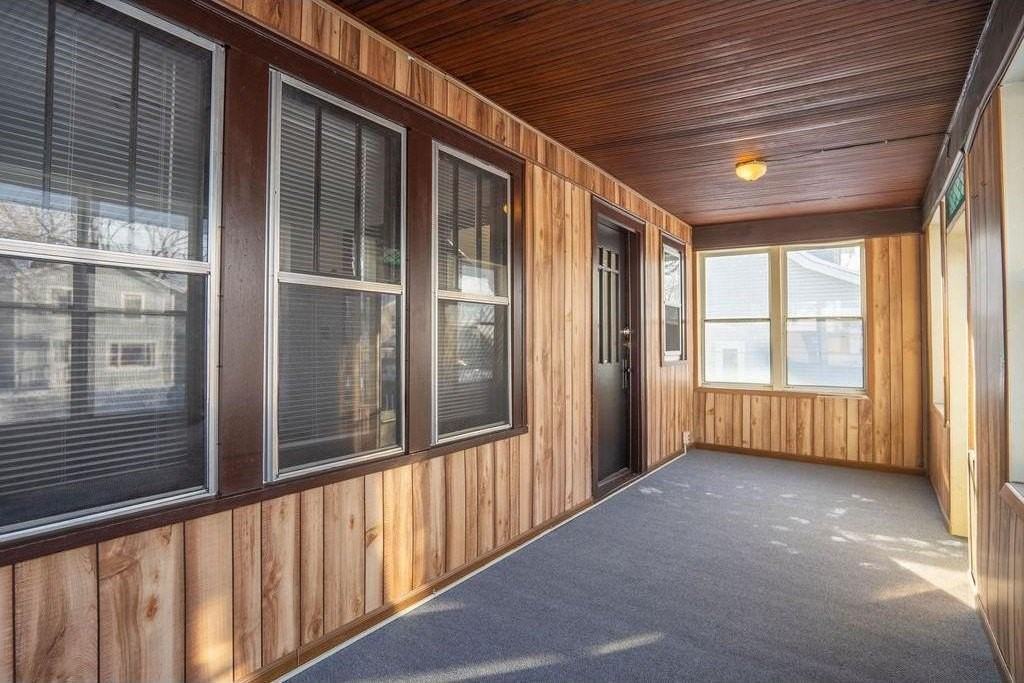 890 Arkwright St - Photo 3 of 25