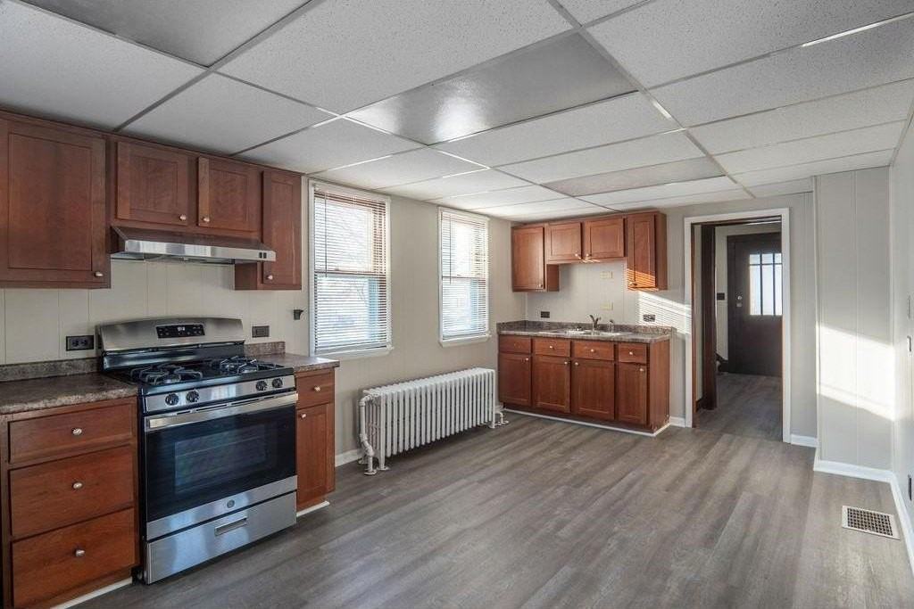 890 Arkwright St - Photo 6 of 25