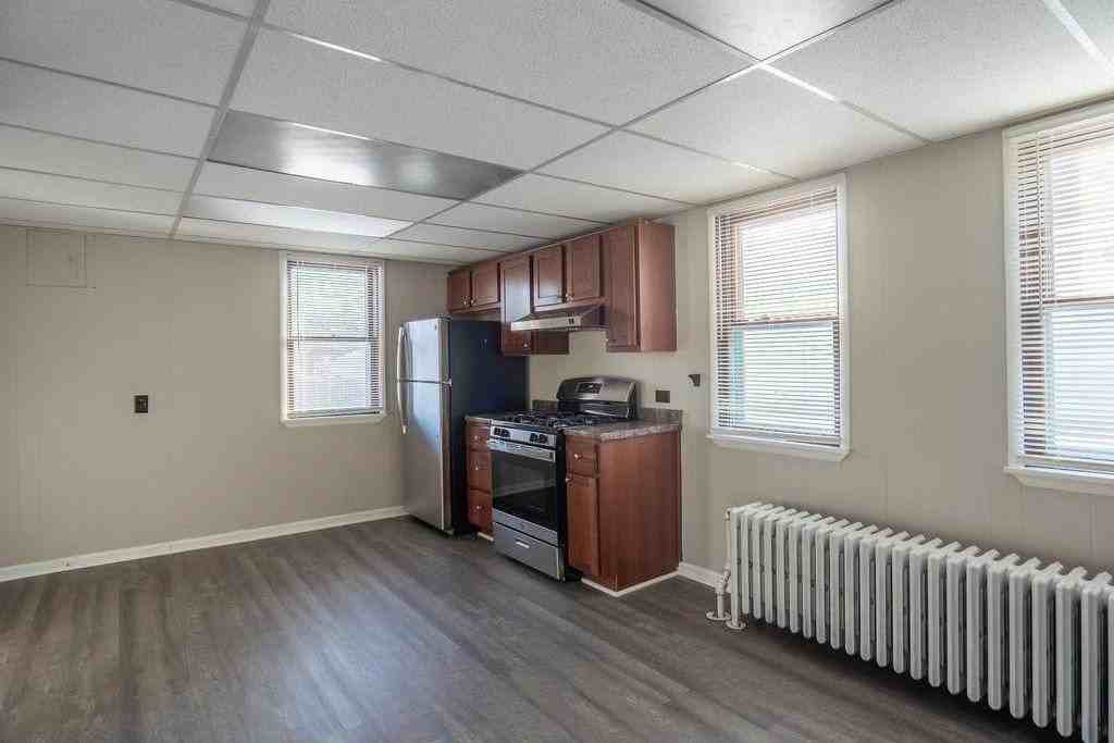 890 Arkwright St - Photo 7 of 25