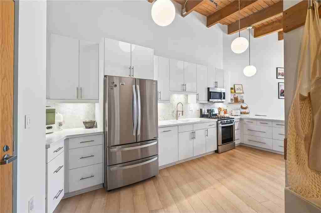 404 Washington Ave N #205 - Photo 6 of 34