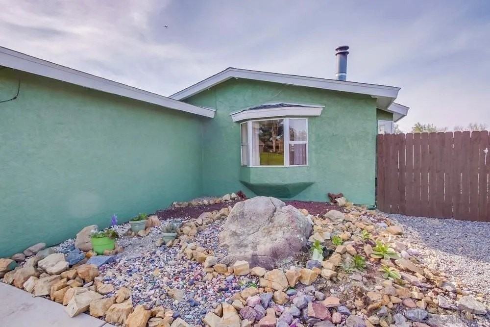 903 Hunter St - Photo 4 of 50