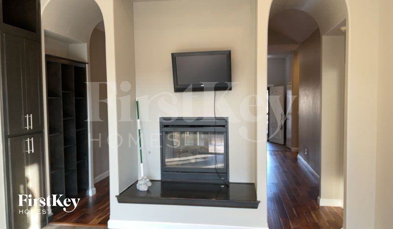 17313 Ridgewood Dr - Photo 3 of 11