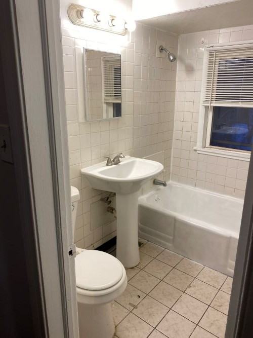 9924 S Hoxie Ave - Photo 4 of 12