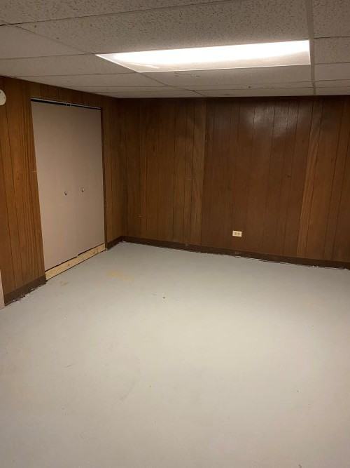 9924 S Hoxie Ave - Photo 7 of 12