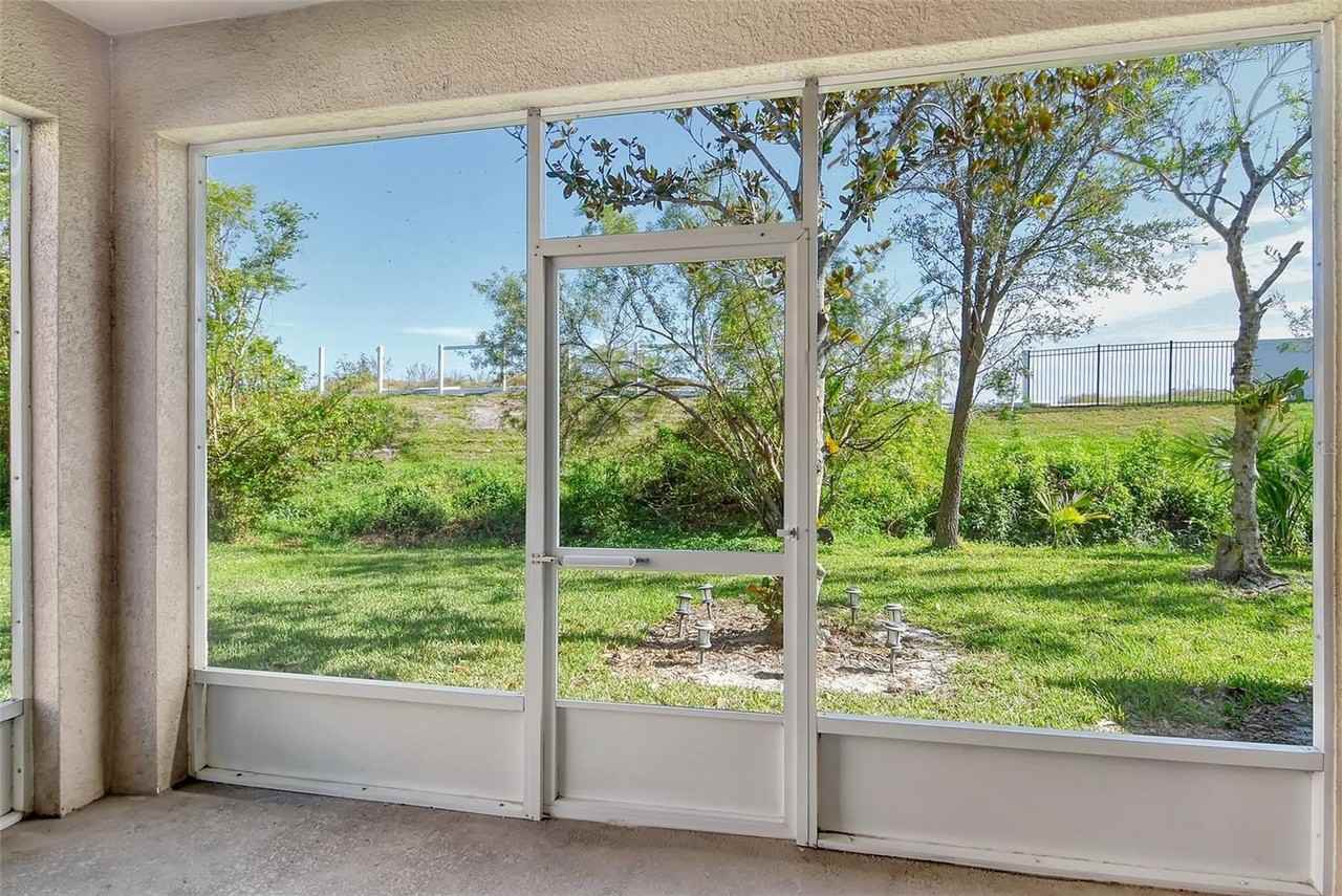 1262 Grantham Dr - Photo 6 of 46