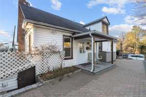 featured image of 8 Virginia Ave