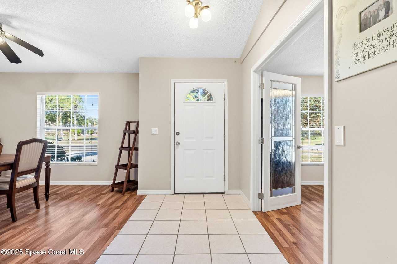 1015 Homewood Ave - Photo 6 of 33