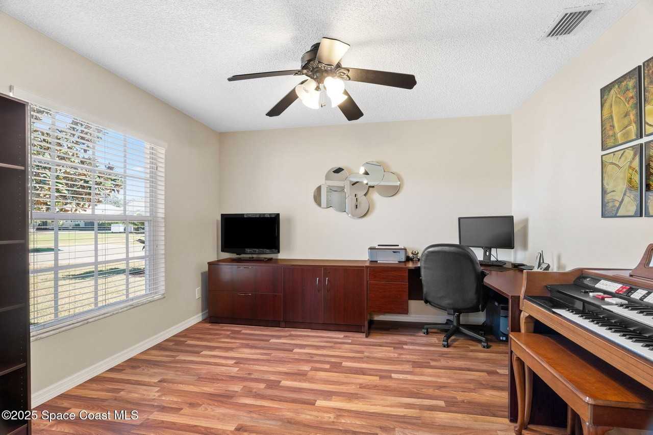 1015 Homewood Ave - Photo 7 of 33