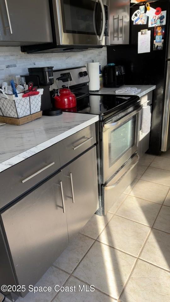 121 Franklyn Ave - Photo 6 of 14