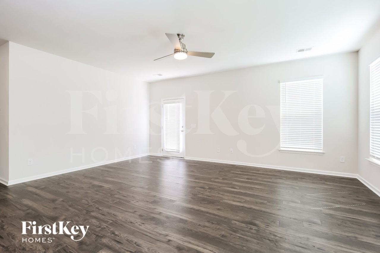 446 Yoshino Cherry Dr - Photo 3 of 15