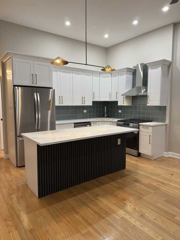 912 N Ashland Ave ##1a - Photo 2 of 13