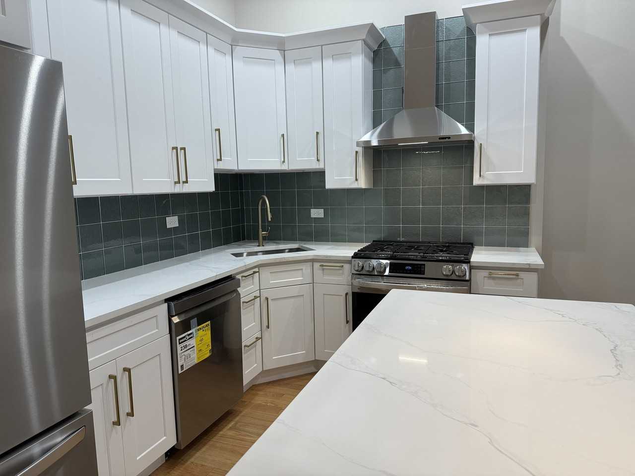 912 N Ashland Ave ##1a - Photo 3 of 13