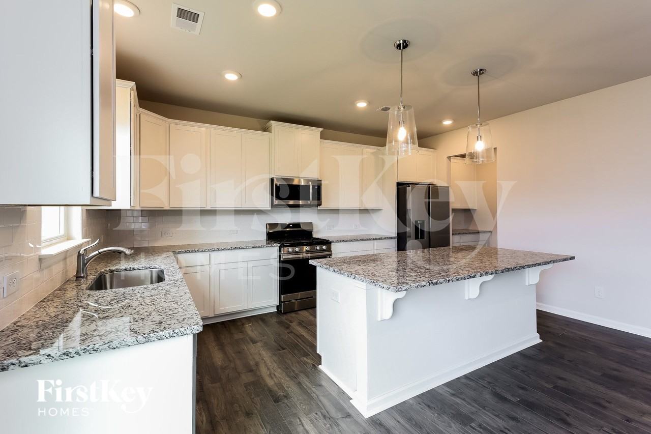 569 Hillpark Ln - Photo 6 of 15