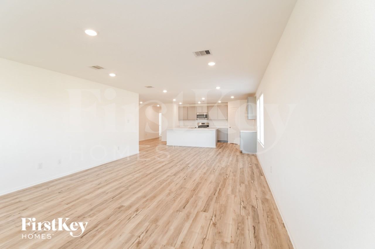 456 Maple Bend Ln - Photo 2 of 15