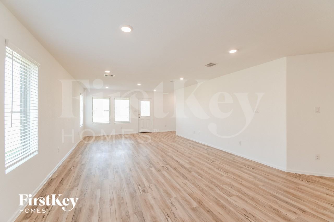 456 Maple Bend Ln - Photo 4 of 15