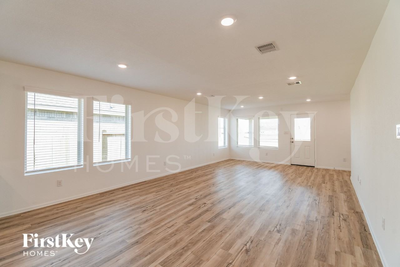 456 Maple Bend Ln - Photo 5 of 15