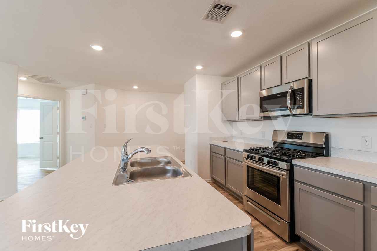 456 Maple Bend Ln - Photo 6 of 15