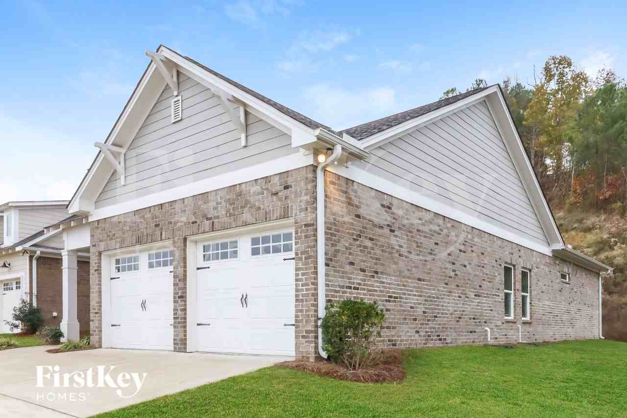 1376 Woodridge Pl - Photo 2 of 15