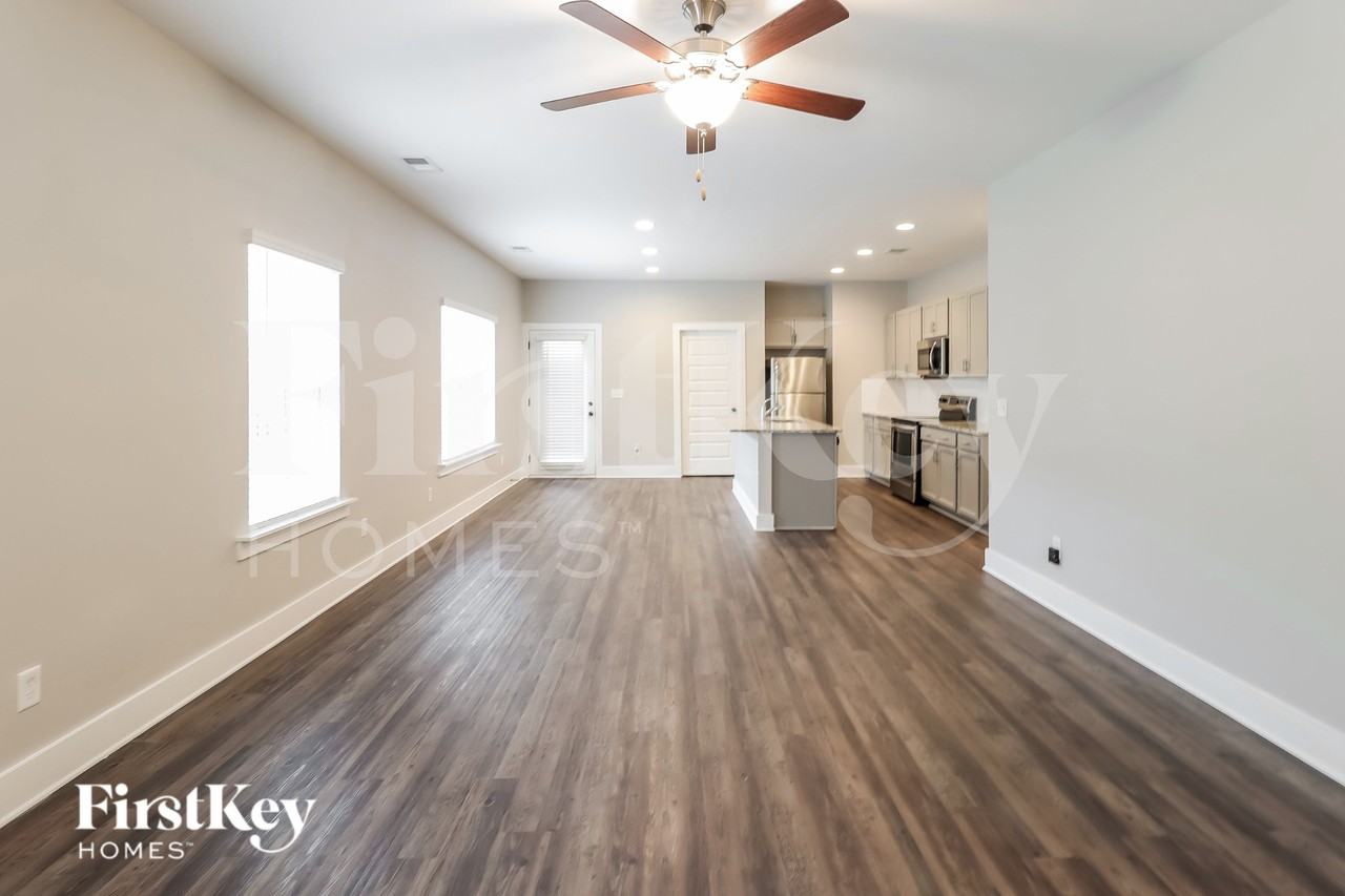 1376 Woodridge Pl - Photo 6 of 15