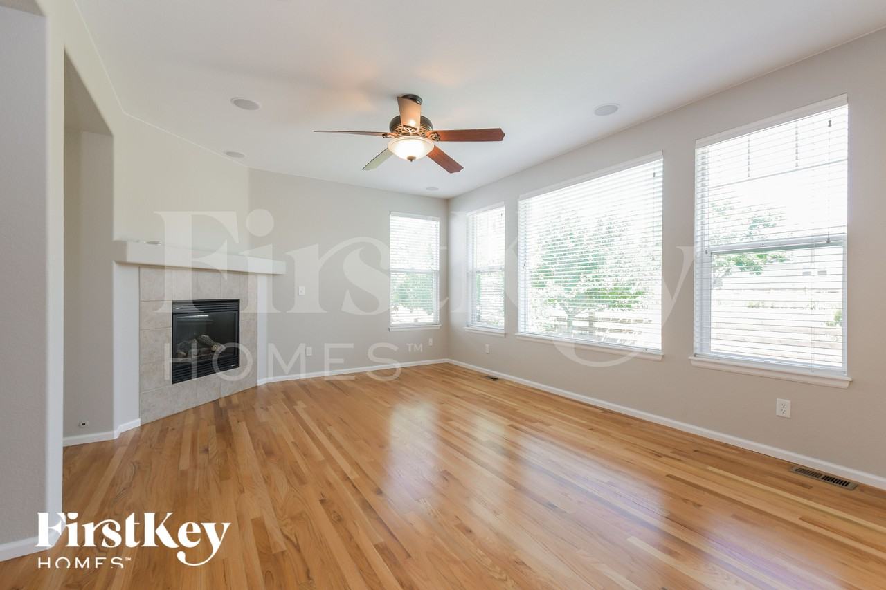 10518 Ouray St - Photo 3 of 15