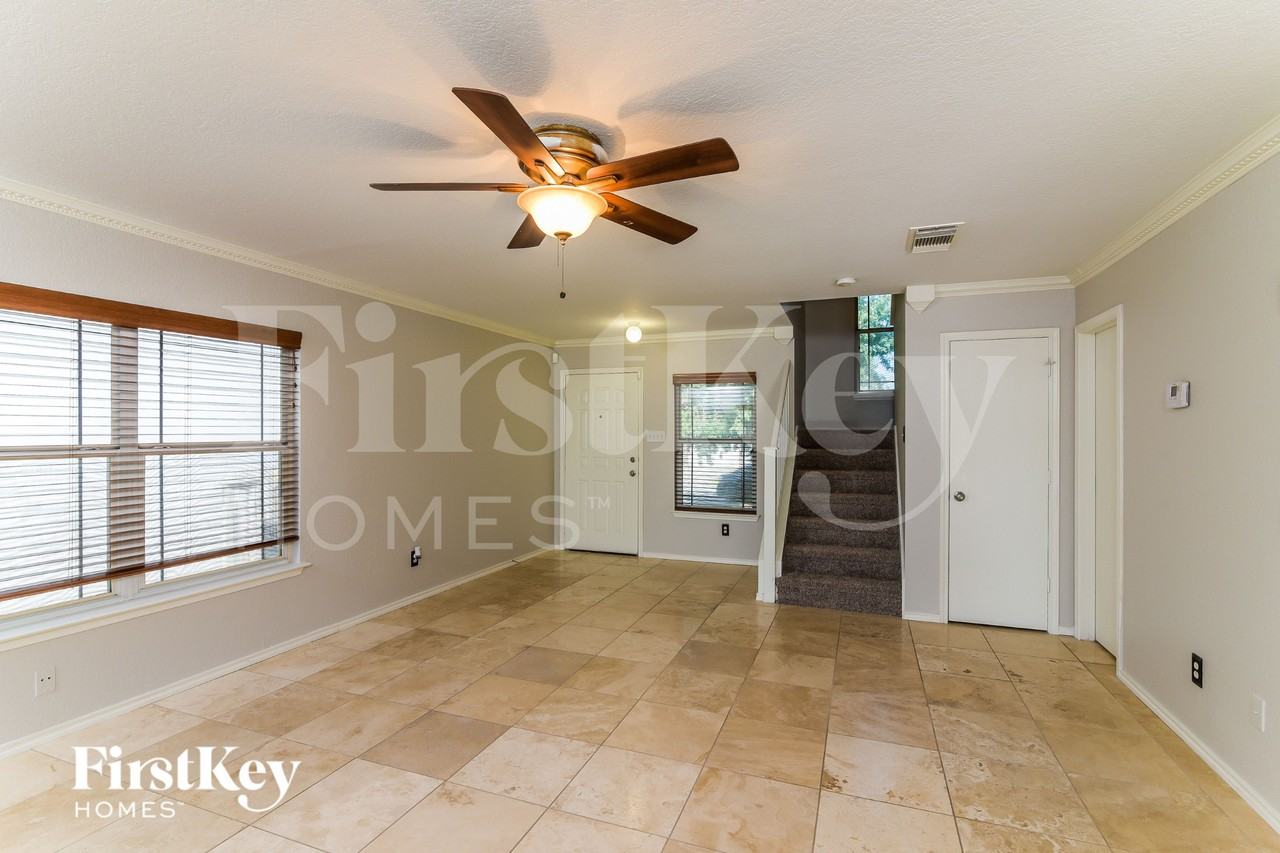7930 Brazoria Park - Photo 3 of 15