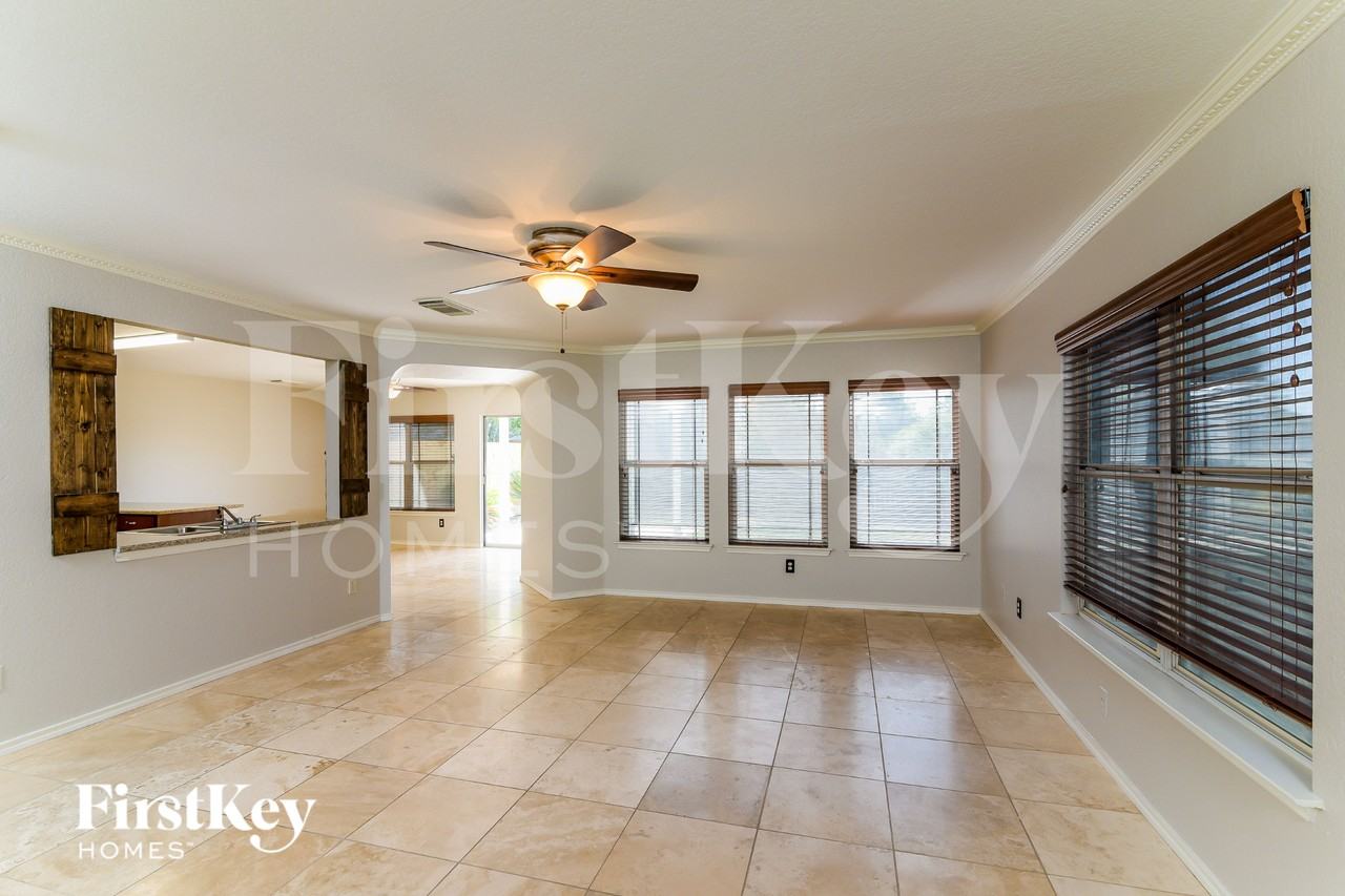 7930 Brazoria Park - Photo 4 of 15