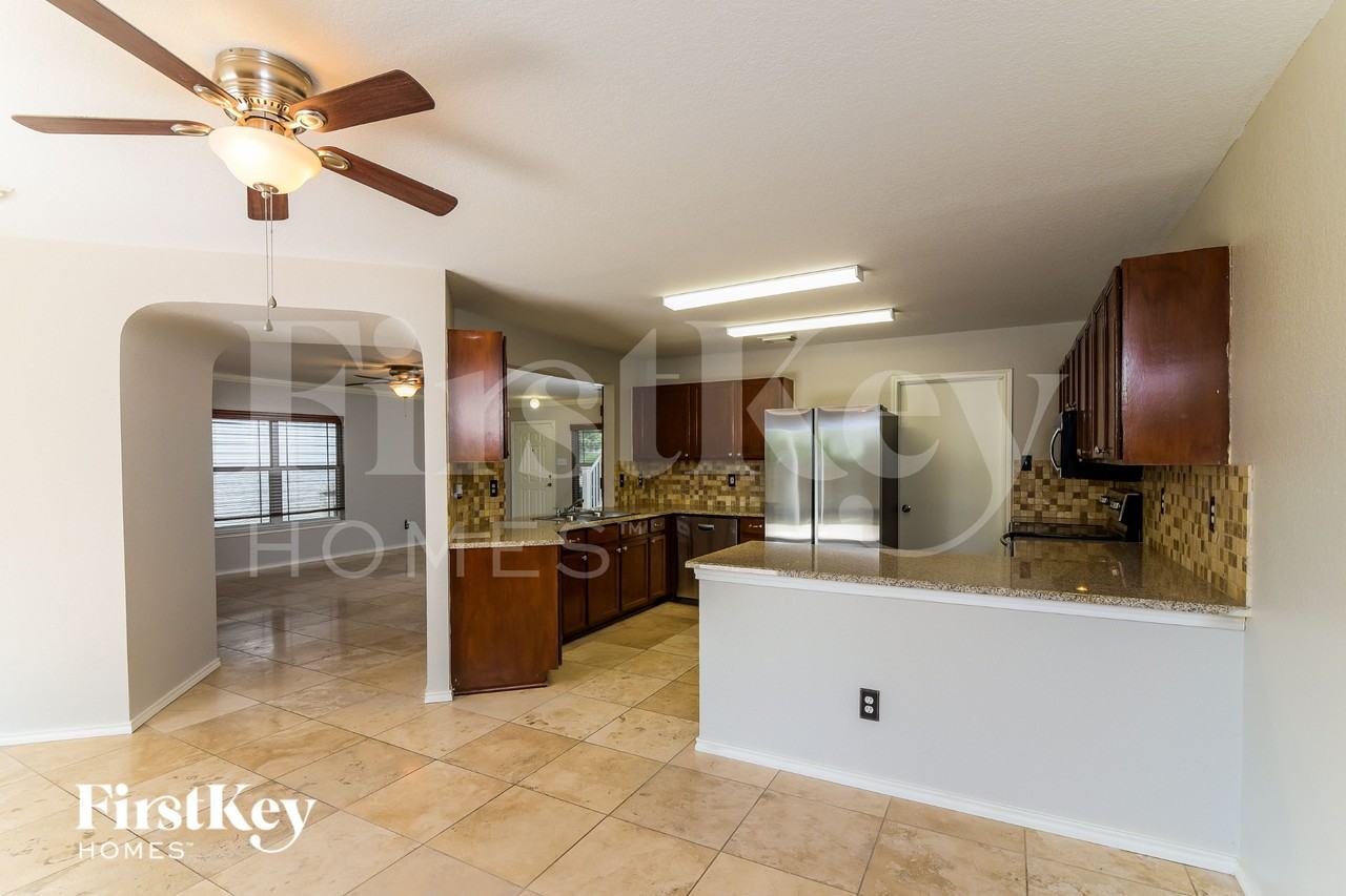 7930 Brazoria Park - Photo 5 of 15