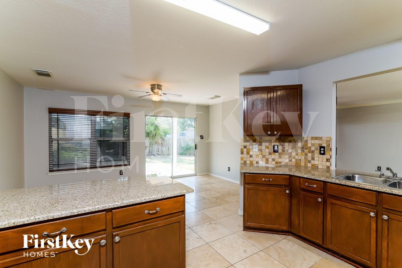 7930 Brazoria Park - Photo 6 of 15