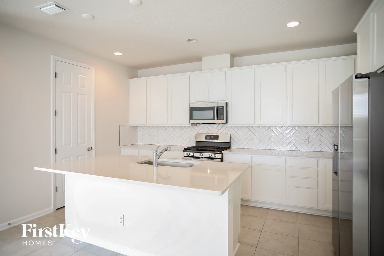 2103 Amberly Dr - Photo 6 of 15