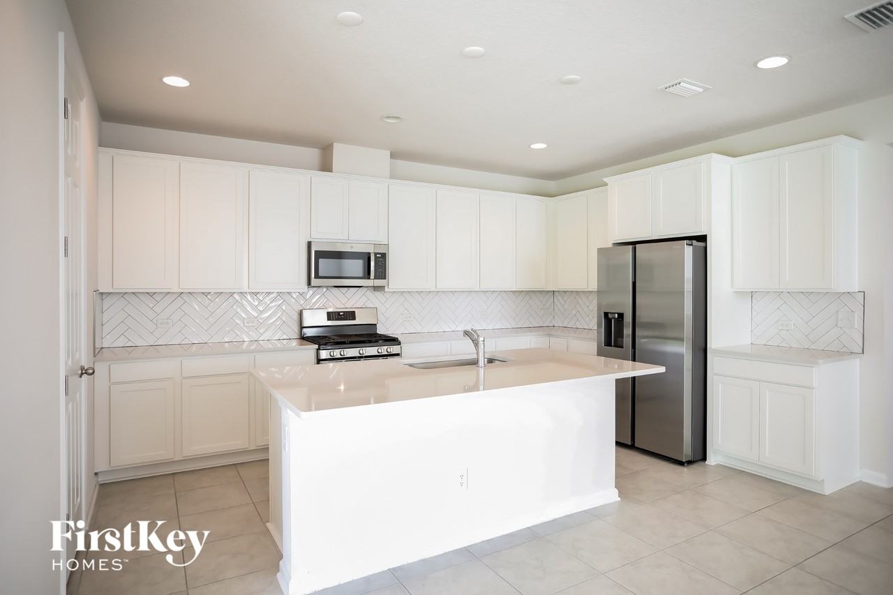 2103 Amberly Dr - Photo 7 of 15