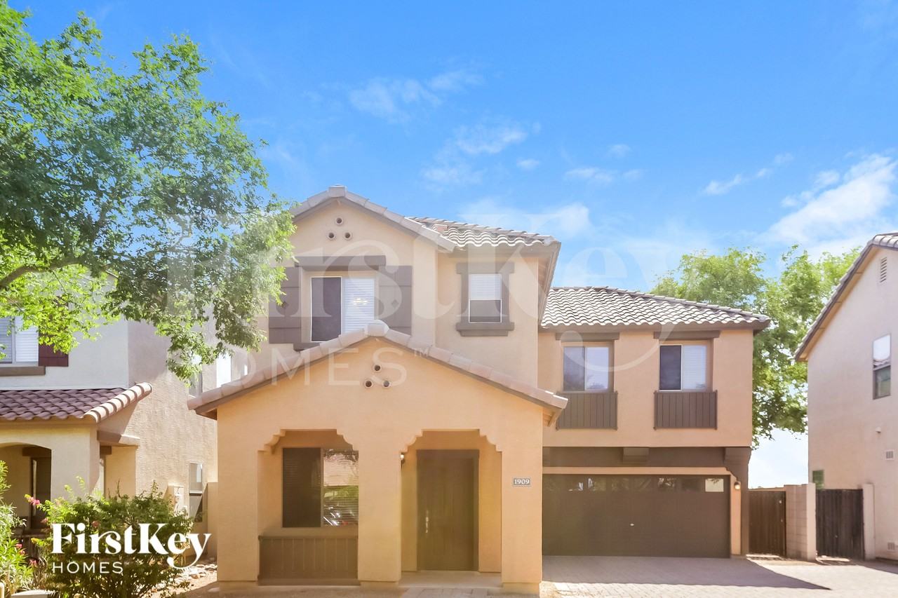 1909 S Starling Dr - Photo 2 of 15