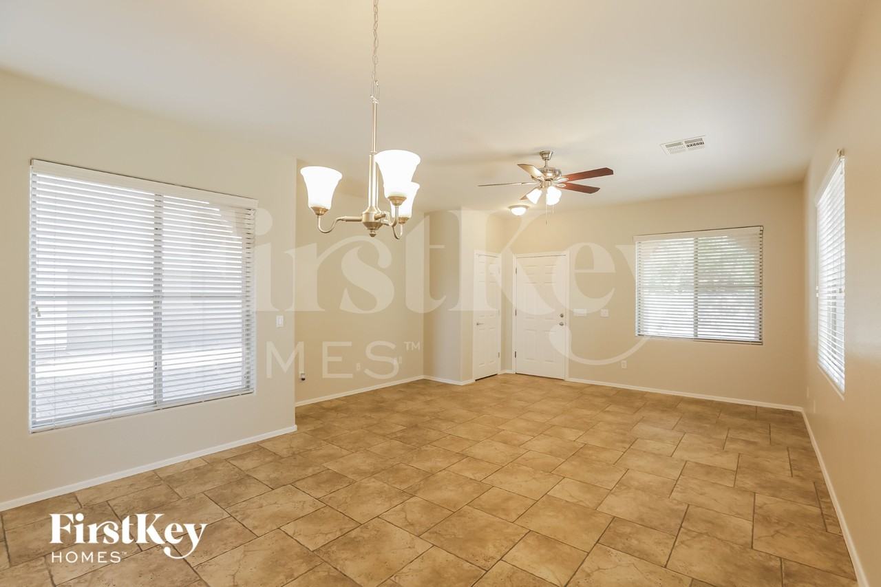 1909 S Starling Dr - Photo 4 of 15