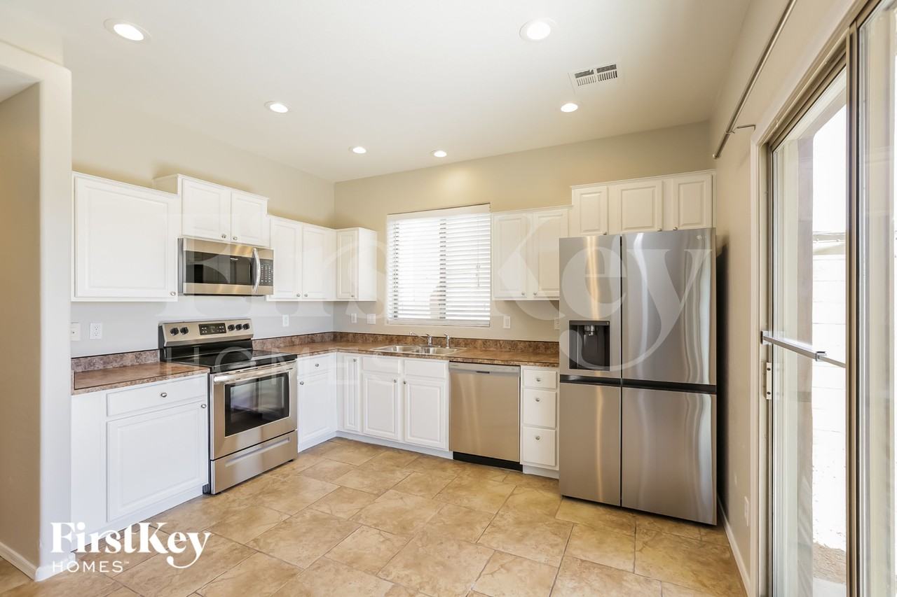 1909 S Starling Dr - Photo 6 of 15