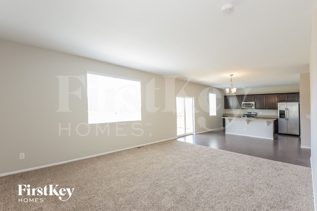 6481 N Dunkirk Ct - Photo 4 of 15