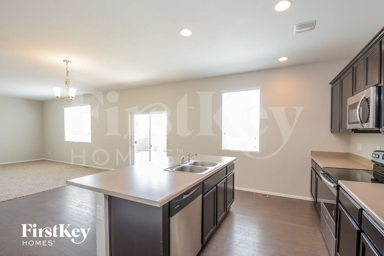 6481 N Dunkirk Ct - Photo 7 of 15