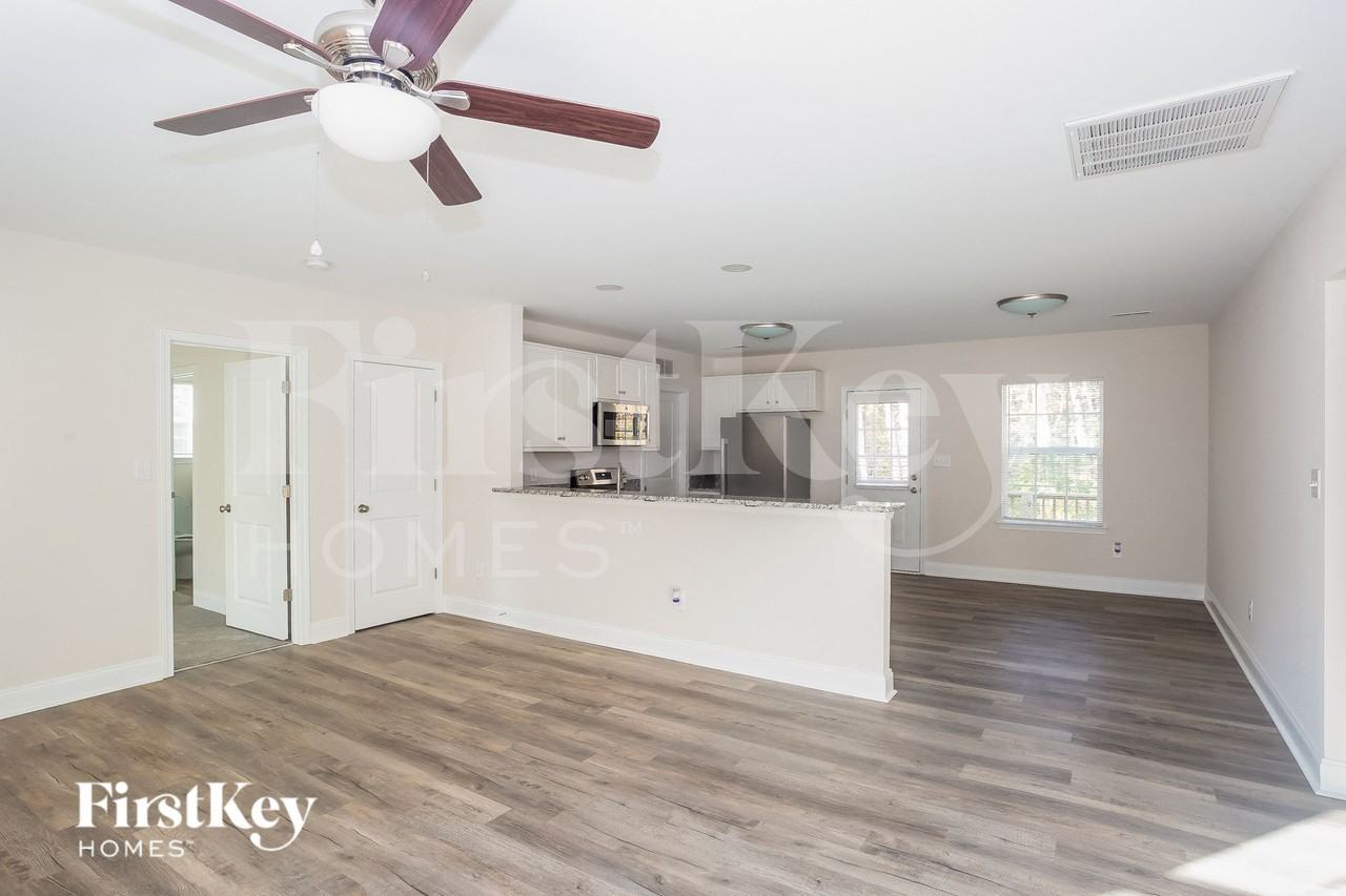 628 E Ketchie St - Photo 4 of 15