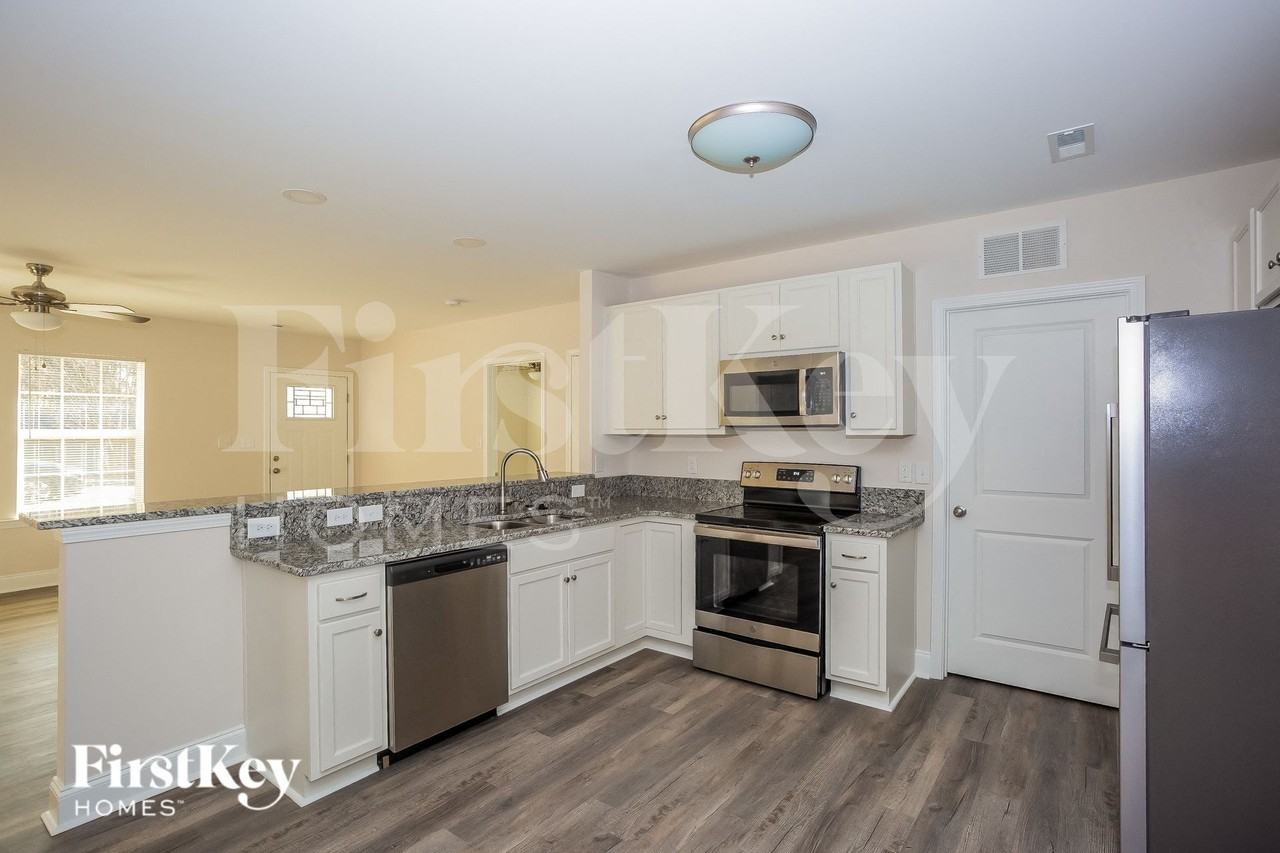 628 E Ketchie St - Photo 6 of 15