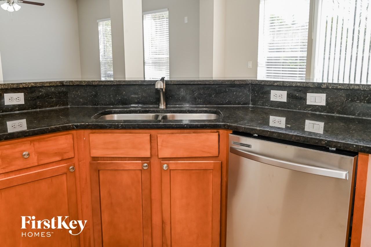 5184 Johnson Lake Ct - Photo 7 of 15