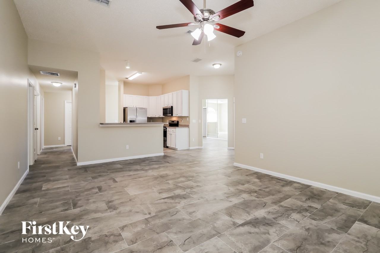 9241 Hawks Run Ln - Photo 4 of 15