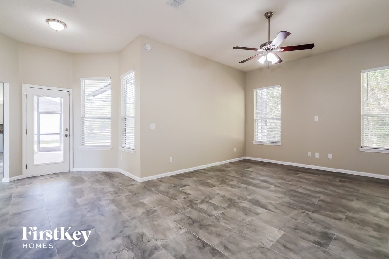 9241 Hawks Run Ln - Photo 5 of 15