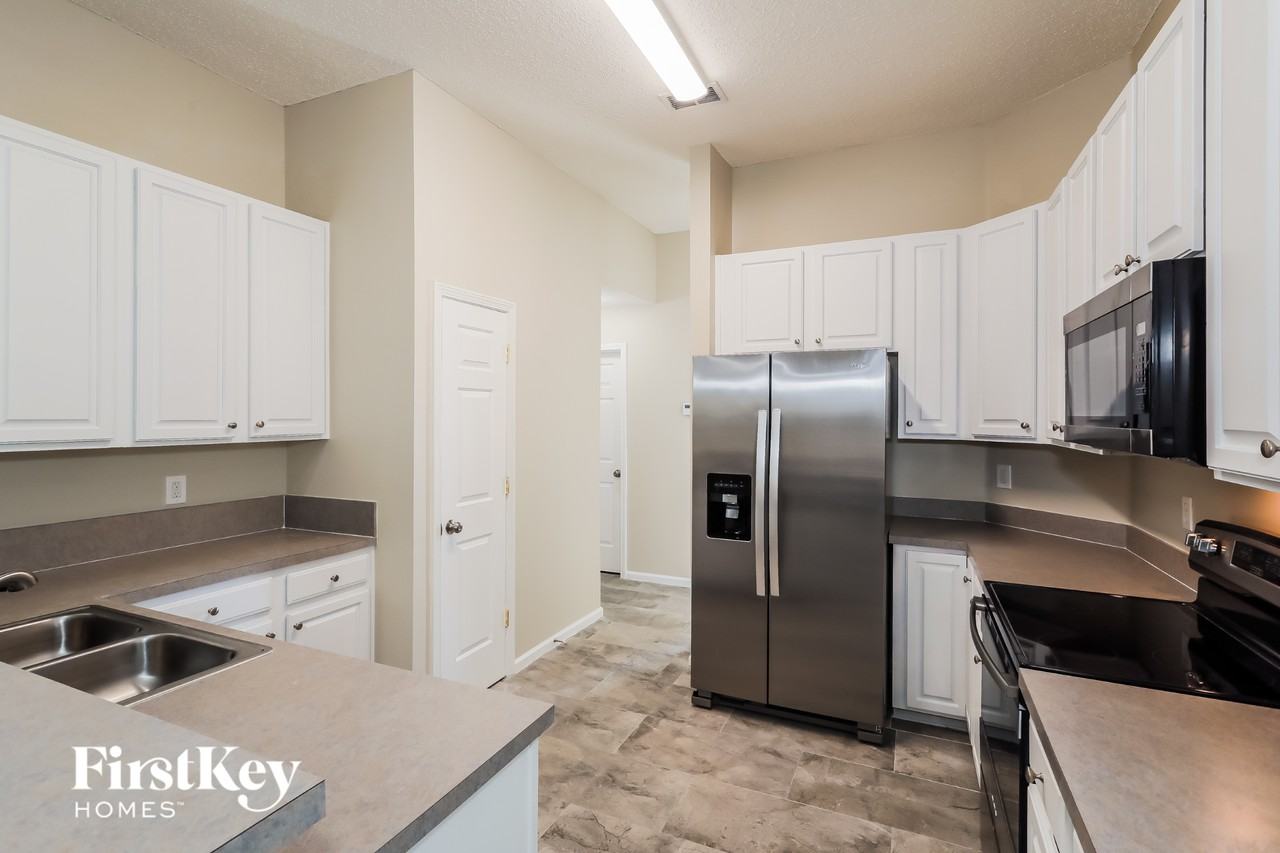 9241 Hawks Run Ln - Photo 6 of 15