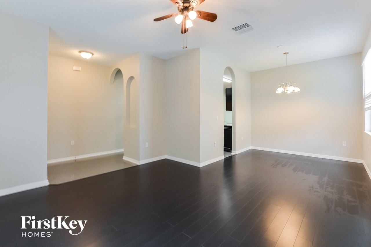 3960 Andover Cay Blvd - Photo 4 of 15