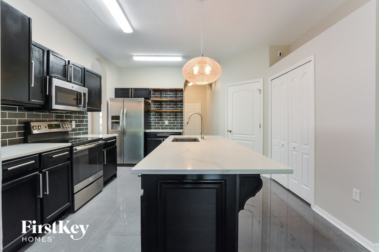 3960 Andover Cay Blvd - Photo 7 of 15