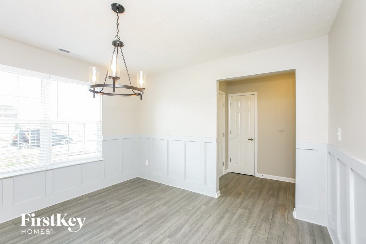 5846 Wintersweet Ln - Photo 4 of 15