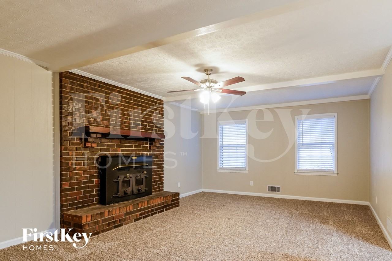 5292 Clarkview Dr - Photo 3 of 15