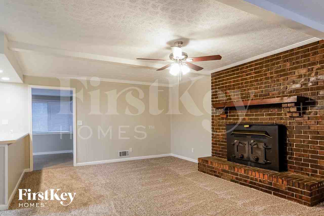 5292 Clarkview Dr - Photo 4 of 15